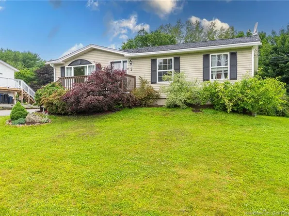 5 Sinclair St, Saint Stephen, NB E3L 3C8