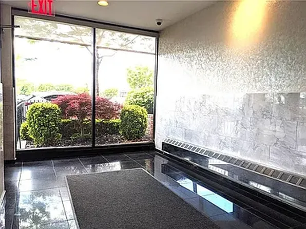 1625 Emmons Avenue image 21 of 25