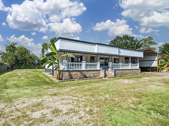 3rd image of 20635 Sleepy Hollow Ln