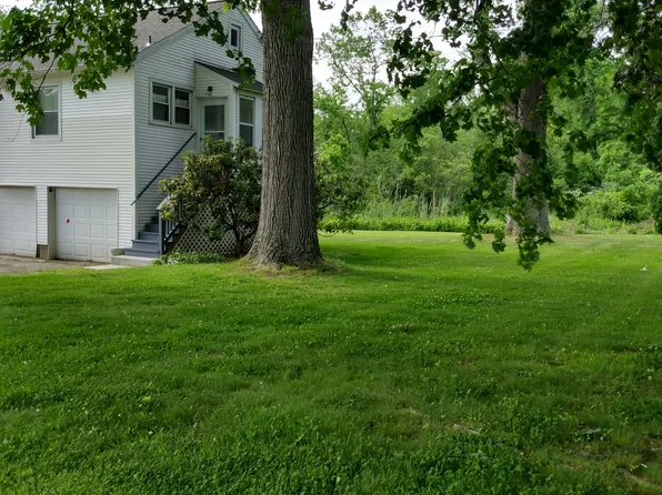 14 Walnut Hill Rd, Bethel, CT 06801