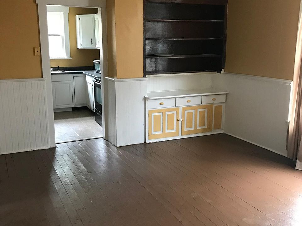 2nd image of 223 Young St
