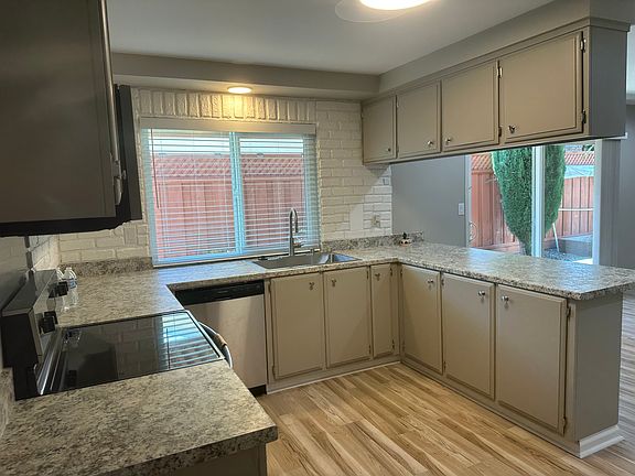 5th image of 515 Debra St
