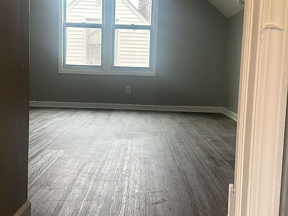 3rd image of 1829 Reo Ave