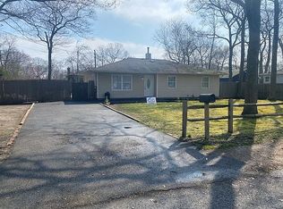 35 Lafayette Ave, Mastic, NY 11950