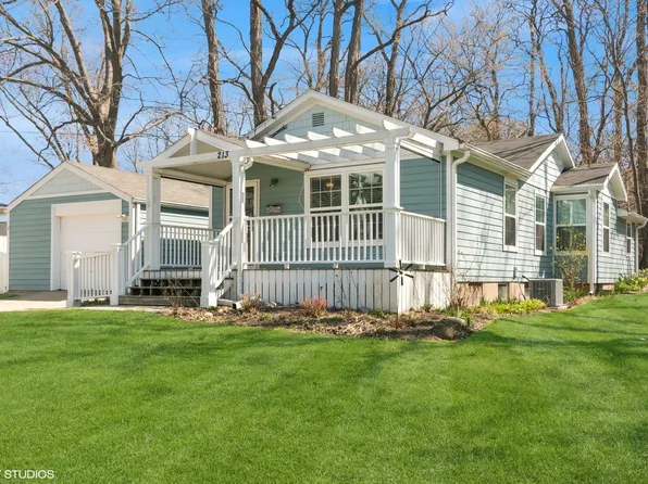 213 Lincoln Ave, Fox River Grove, IL 60021