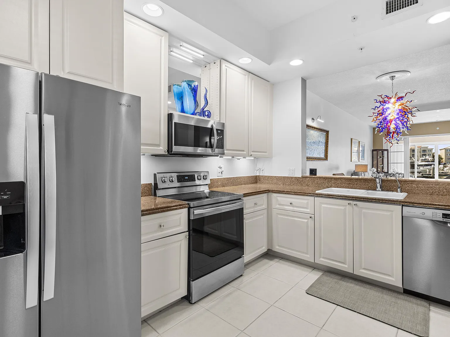 2 bed, 2.0 bath, 1989 sqft, $4,300 — Photo 4