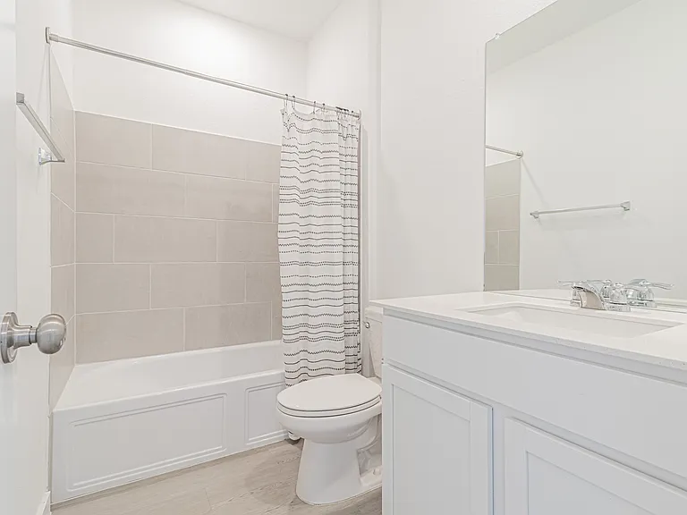 Bathroom 2 (Guest)