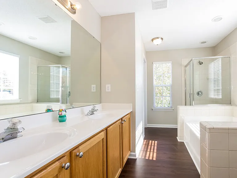 4521 Hyperion Ct — Photo 10