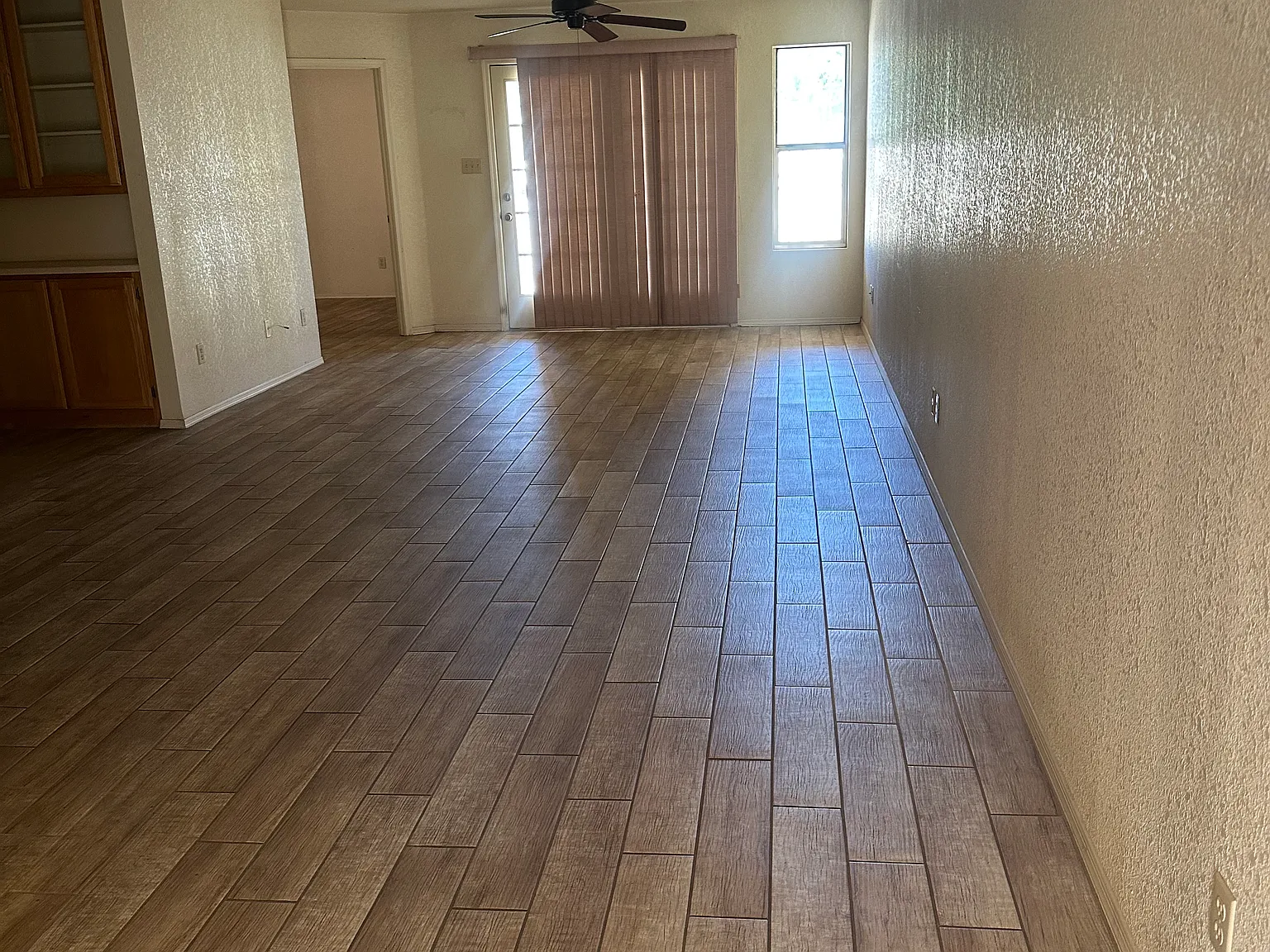 3 bed, 976 sqft, $1,595 — Photo 3