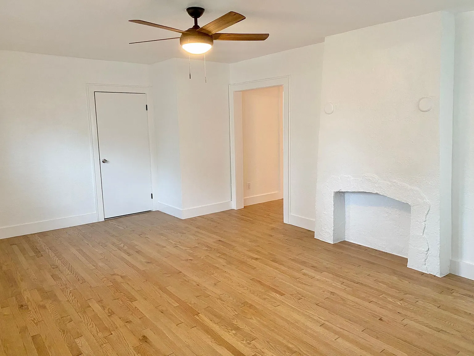 2 bed, 900 sqft, $1,100 — Photo 3