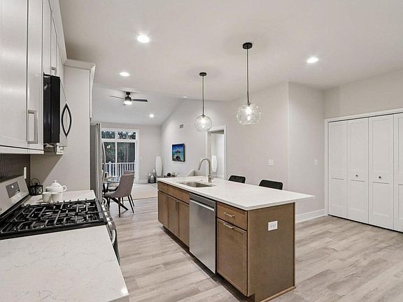 3rd image of 405 Falcon Ridge DRIVE #16