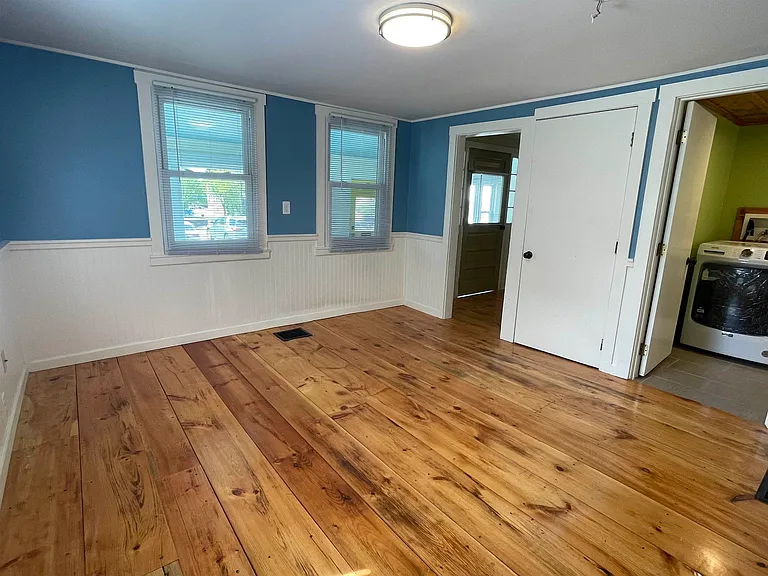 21 E Bow St — Photo 8