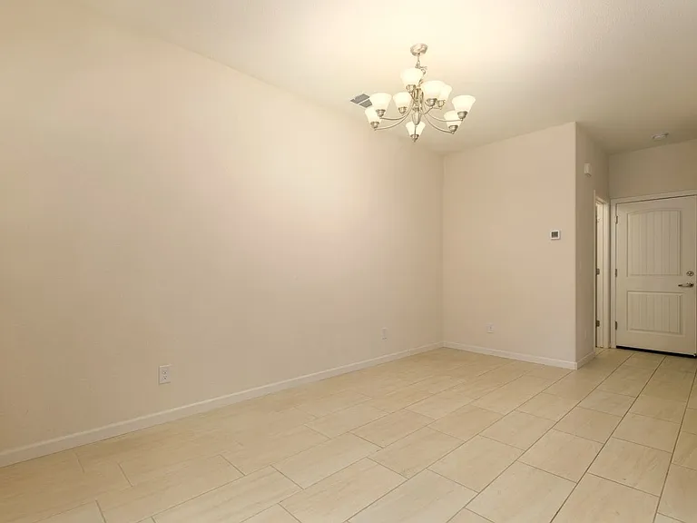 1032 Arbor Rd — Photo 5