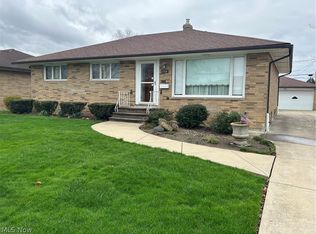 4716 Forest Edge Dr, Brooklyn, OH