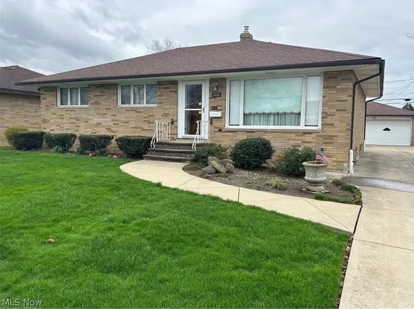 4716 Forest Edge Dr, Brooklyn, OH 44144