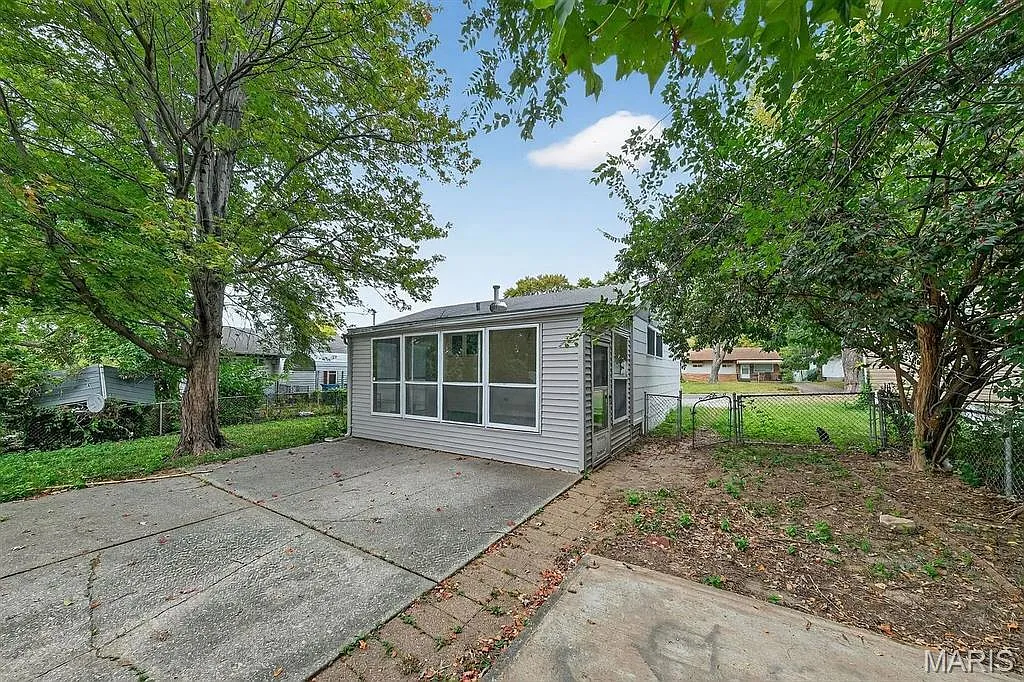 138 Grampian Rd — Photo 4