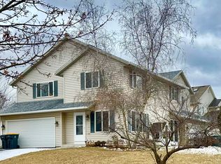 335 Nicole Ct #335, Pewaukee, WI 53072