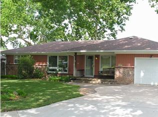 345 N Putter Ln, Wichita, KS 67212