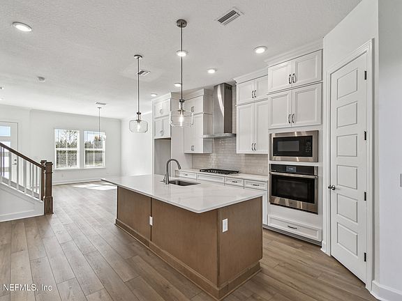 3rd image of 11913 MIRACLE WOODS Way