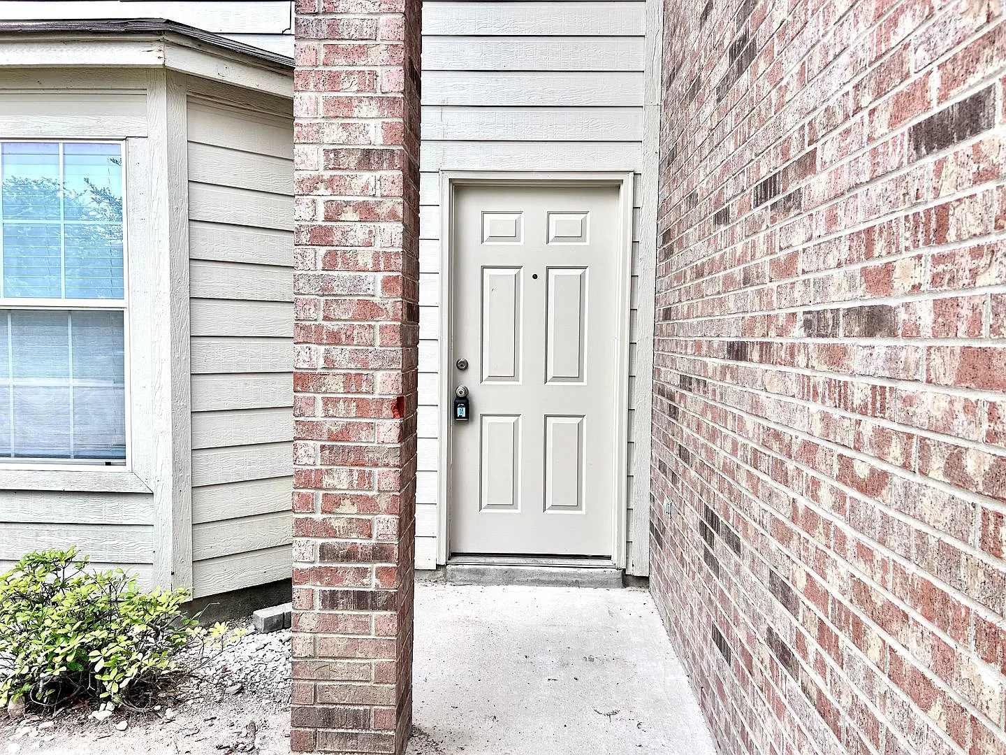 Well kept 4bd 2.5ba in Prime Location — Photo 3