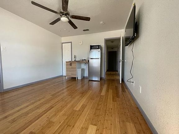 4th image of 16010 Voelker Ln #C