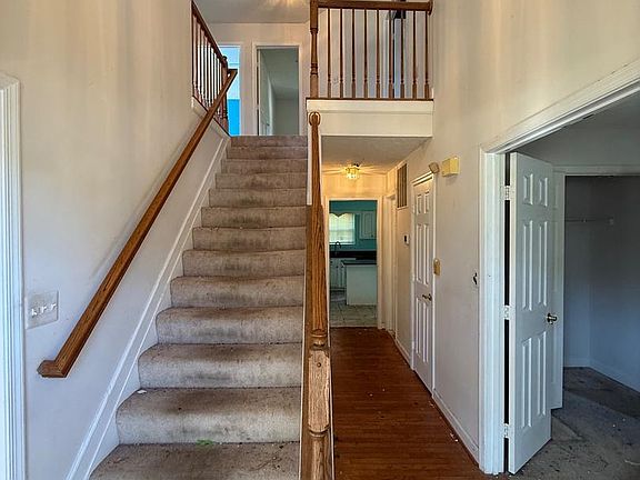 5th image of 16101 Allenglen Ct