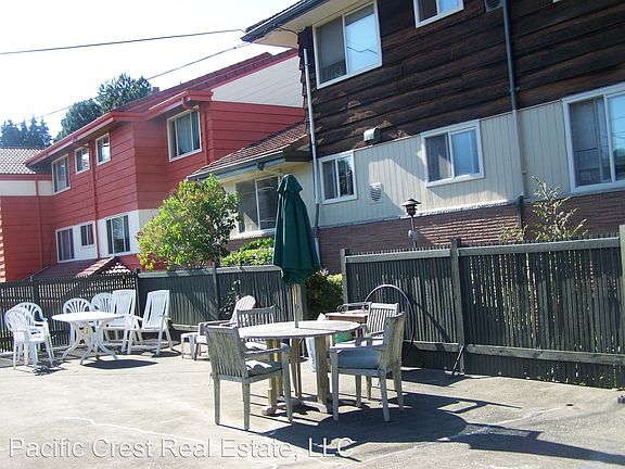 4th image of 2333 NE 55th St APT 2331