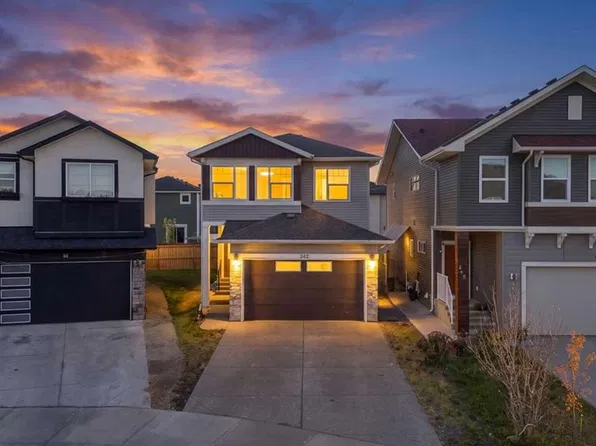 242 E Savanna Close NE, Calgary, AB T3J 0X7