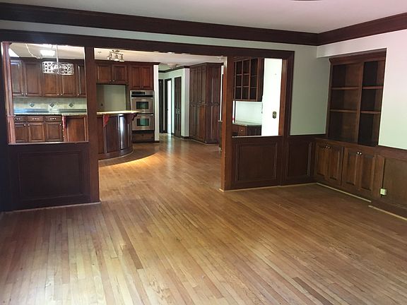 5th image of 833 Austin Ct