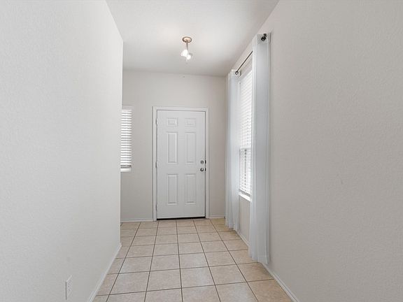 3rd image of 126 Boxwood Dr