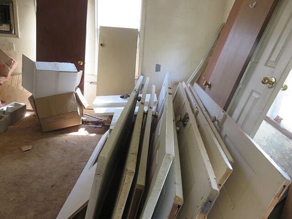 3rd image of 709 Ash St