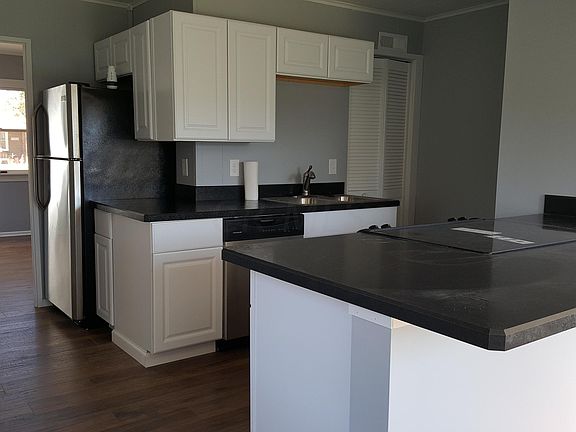 3rd image of 421 Madison Dr N