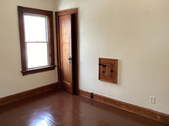 5th image of 3730-3732 W Roberts St