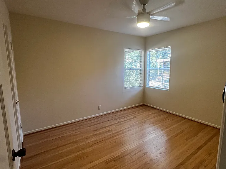 8917 Rathburn Ave — Photo 8