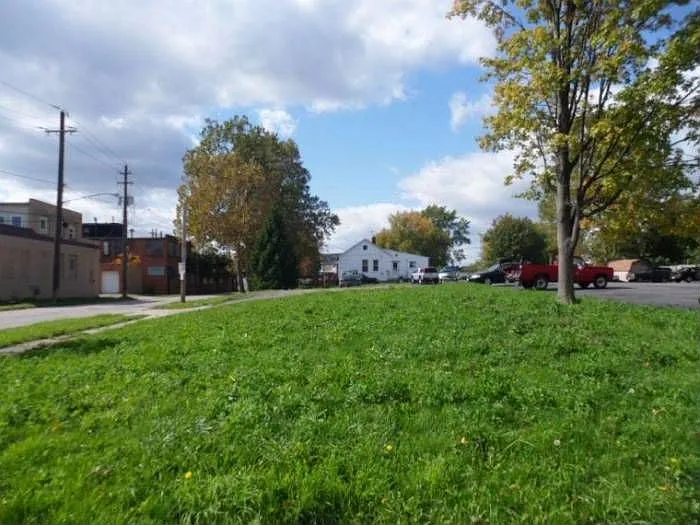 88 Northfield Rd photo 1