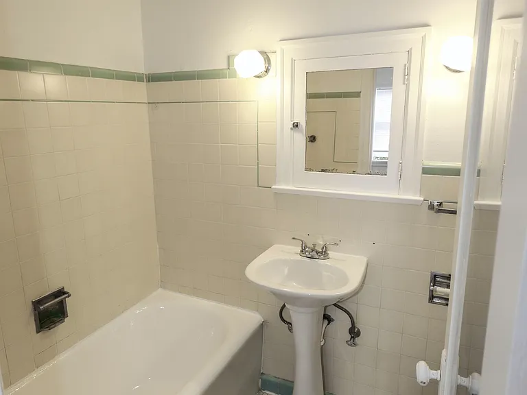 740 E Broadway #S-404 — Photo 13