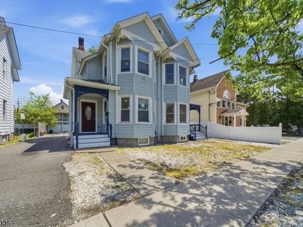 82 Pequannock St, Dover Town, NJ 07801