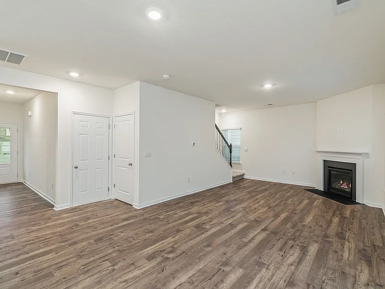 944 Utopia Ln — Photo 9