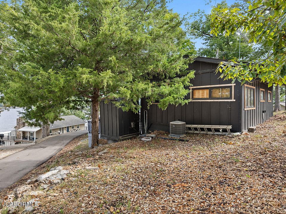 L I A L U SＴER 33017 Fairglen Rd, Sunrise Beach, MO 65079 | Zillow