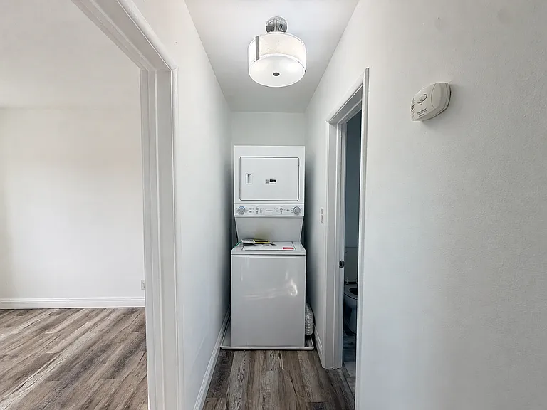 1056 E 6th St — Photo 18