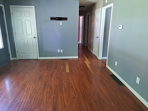 5th image of 42 Valley View Dr