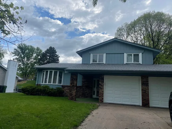 1117 Coach Rd, Papillion, NE 68046