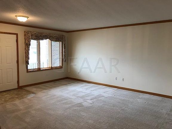2nd image of 2530 Pembrooke Dr