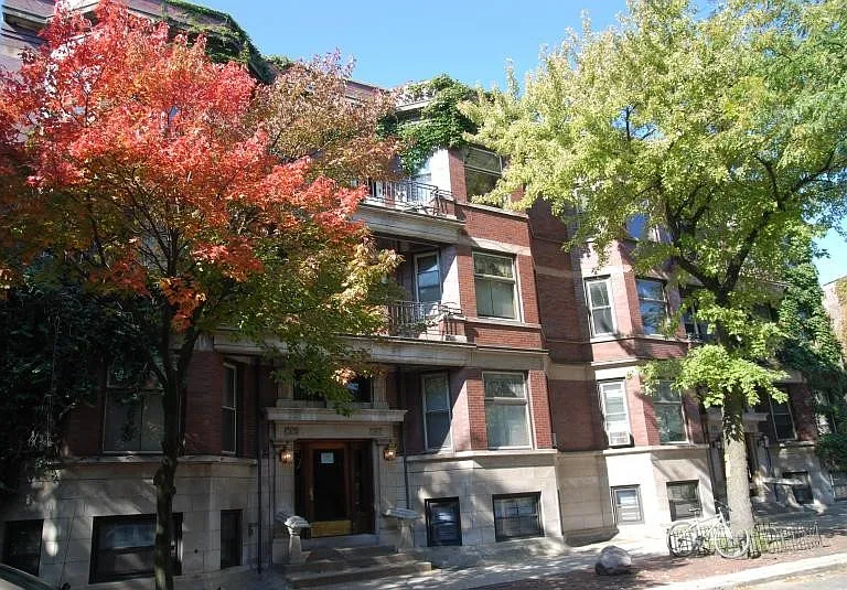 2920 N. Burling — Photo 1