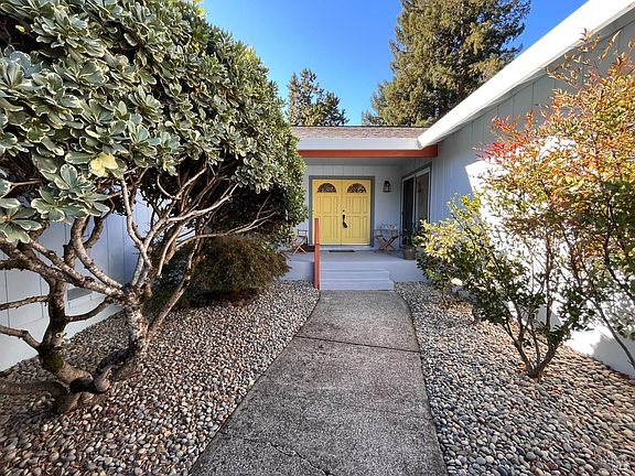 2nd image of 2612 Tamarisk Court