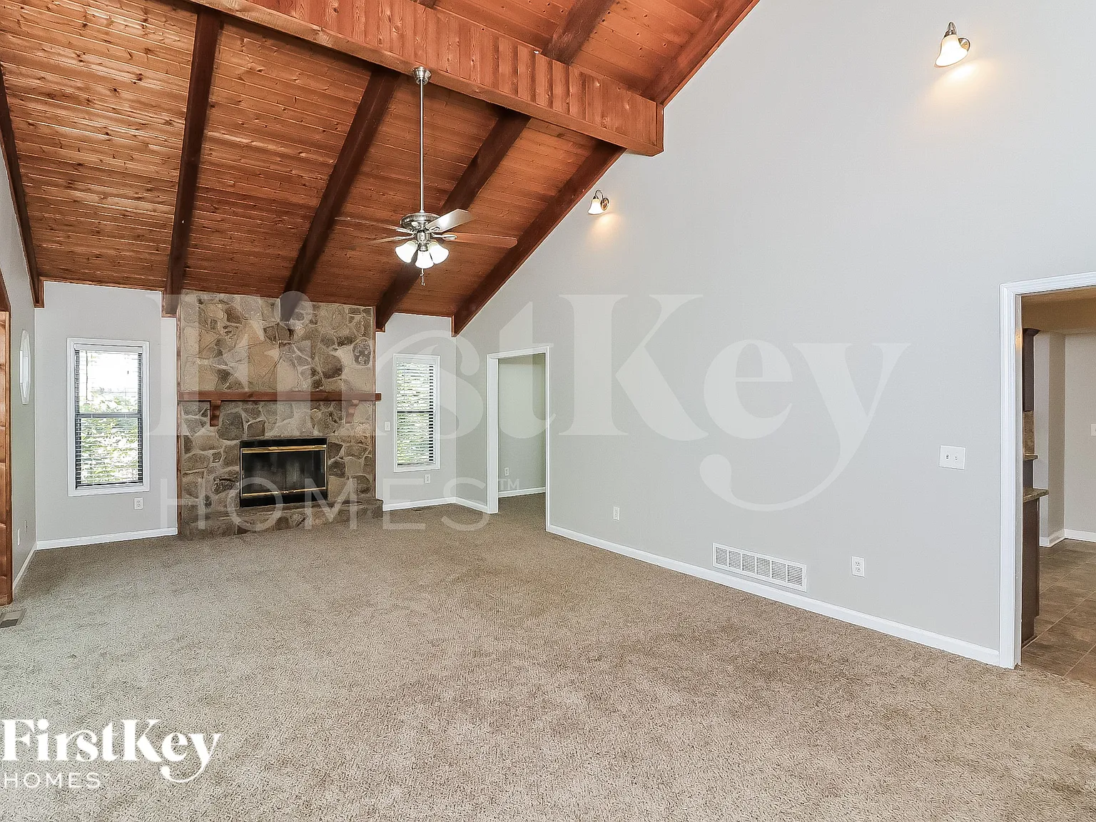 5 bed, 3.0 bath, 2470 sqft, $2,900 — Photo 2