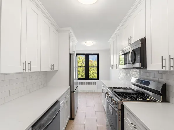 18-35 Corporal Kennedy St #5C, Bayside, NY 11360