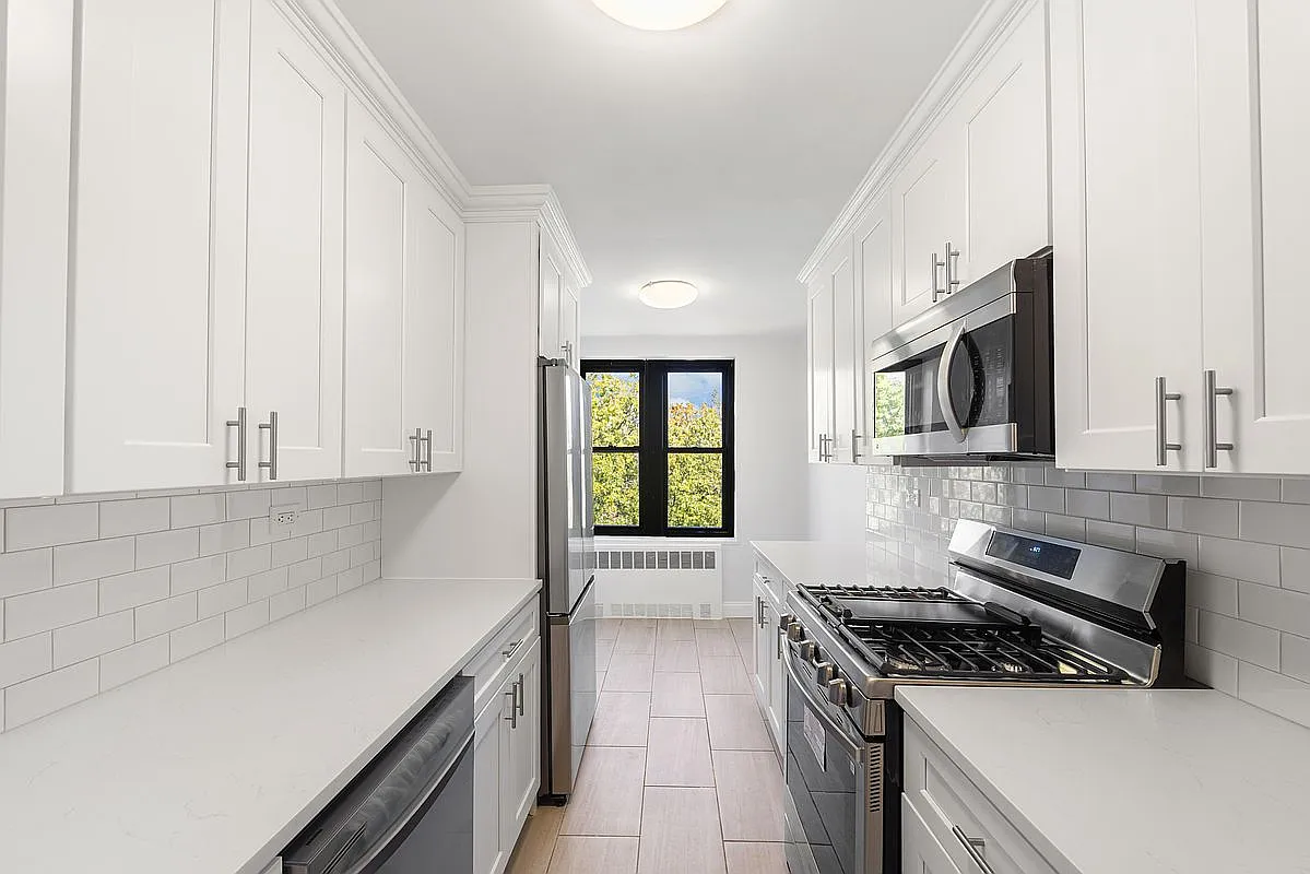18-35 Corporal Kennedy St #5C photo 1