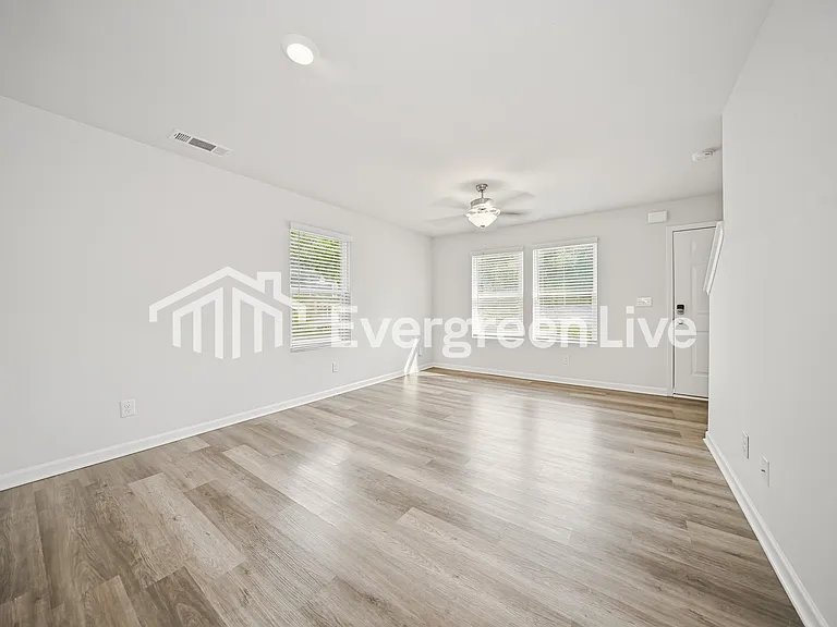 131 Longleaf Dr — Photo 4