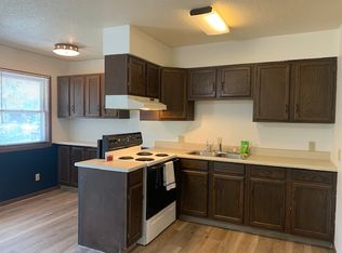 8 N 35th St, Clear Lake, IA 50428